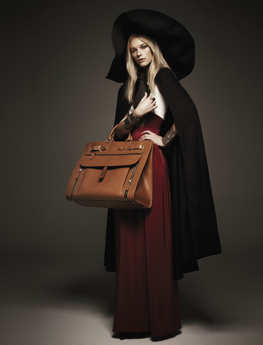 Vogue Italia November 2012 “The travel bag” | Adriano Russo | Vogue Italia | Giulio Martinelli | Numerique Retouch Photo Retouching Studio