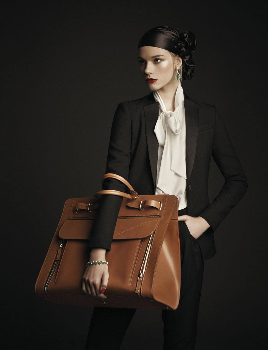 Vogue Italia November 2012 “The travel bag” | Adriano Russo | Vogue Italia | Numerique Retouch Photo Retouching Studio