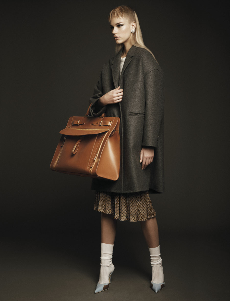 Vogue Italia November 2012 “The travel bag” | Adriano Russo | Vogue Italia | Numerique Retouch Photo Retouching Studio